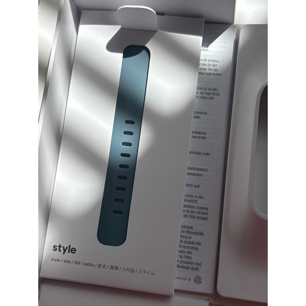 Preowned Fitbit Versa 4 - Picture 3 of 9